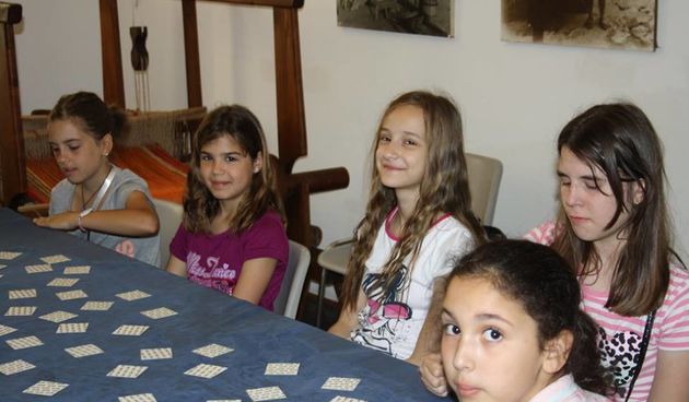 Etno dani: Osnovci igrali “Igru pamtilicu” u Gradskoj straži