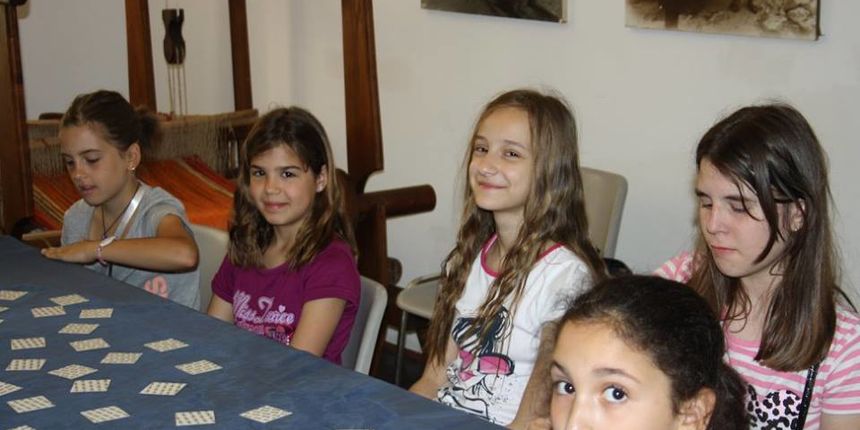 Etno dani: Osnovci igrali “Igru pamtilicu” u Gradskoj straži Etno dani: Osnovci igrali “Igru pamtilicu” u Gradskoj straži