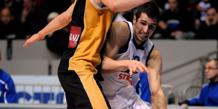 Zadar, 020312
Dvorana Kresimira Cosica. 19. kolo A1 lige kosarkasa.KK Zadar – KK Split.
Na fotografiji: Zoran Vrkic (40)
Foto: Luka Gerlanc / CROPIX Zadar, 020312
Dvorana Kresimira Cosica. 19. kolo A1 lige kosarkasa.KK Zadar – KK Split.
Na fotografiji: Zoran Vrkic (40)
Foto: Luka Gerlanc / CROPIX