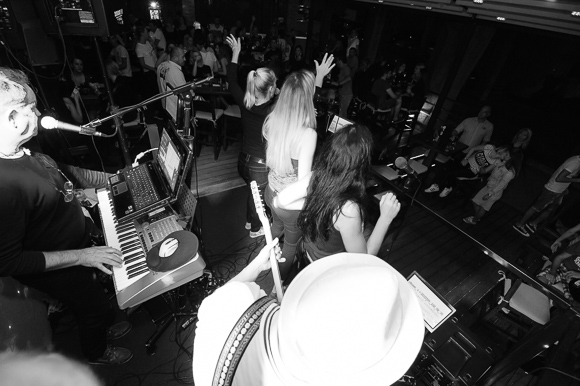 Toto i kraljice u Posh Pubu – foto Ivan Toman Toto i kraljice u Posh Pubu – foto Ivan Toman