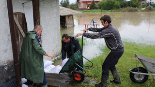 Rijeka Krapina se izlila iz svog korita nakon nekoliko dana neprekinutih kiša te je poplavila kuće i podrume u Zaprešiću, a vodostaj rijeke Save i dalje raste, Foto: Damir Krajac / CROPIX
