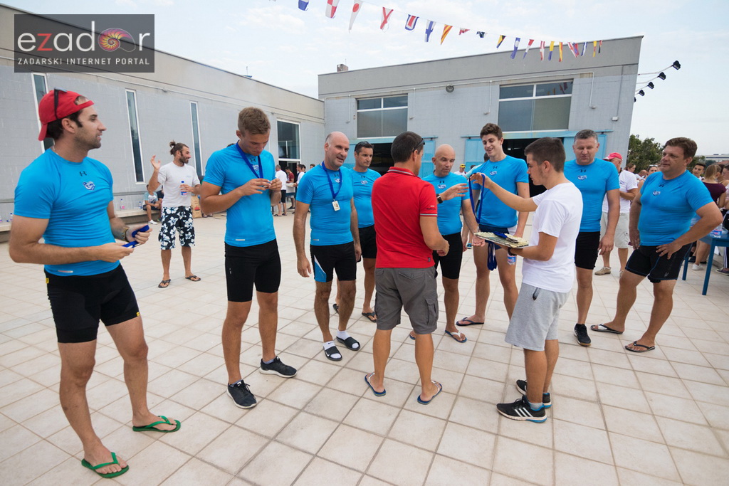 6. “Jadranov veslački dvoboj” osmeraca u uvali Jazine 6. “Jadranov veslački dvoboj” osmeraca u uvali Jazine