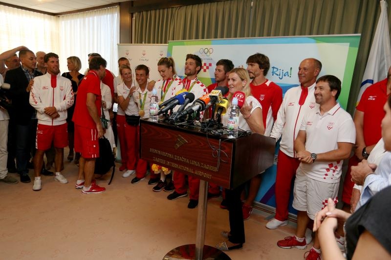 Hrvatski olimpijci svečano dočekani na Plesu. Sandra Perković, Šime Fantela, Igor Marenić, Tonči Stipanović. Photo: Dalibor Urukalovic/PIXSELL Hrvatski olimpijci svečano dočekani na Plesu. Sandra Perković, Šime Fantela, Igor Marenić, Tonči Stipanović. Photo: Dalibor Urukalovic/PIXSELL
