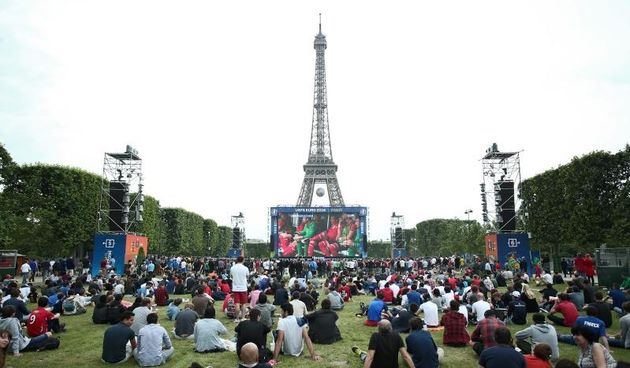 EURO 2016: Fan zona pored Eiffelovog tornja. Photo: Sanjin Strukić/PIXSELL