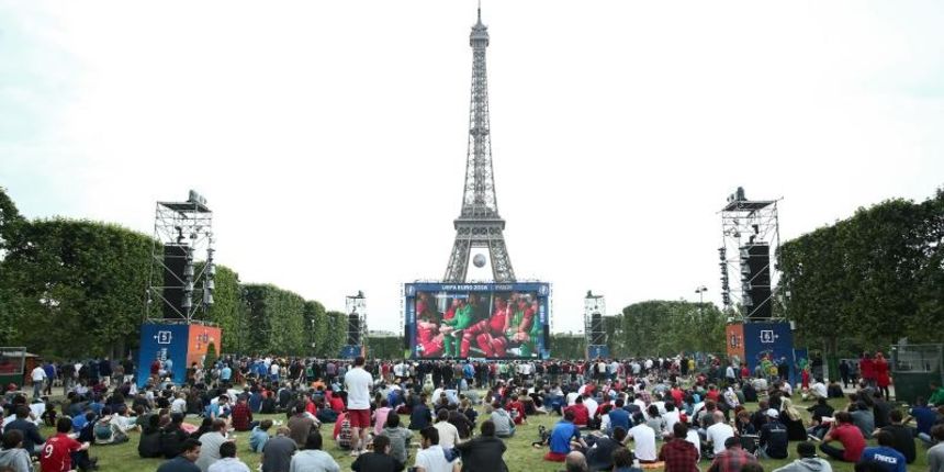 EURO 2016: Fan zona pored Eiffelovog tornja. Photo: Sanjin Strukić/PIXSELL