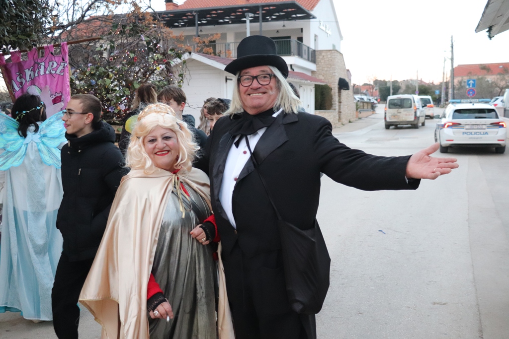 Virske maškare: Karnevalska povorka i Trio Gušt