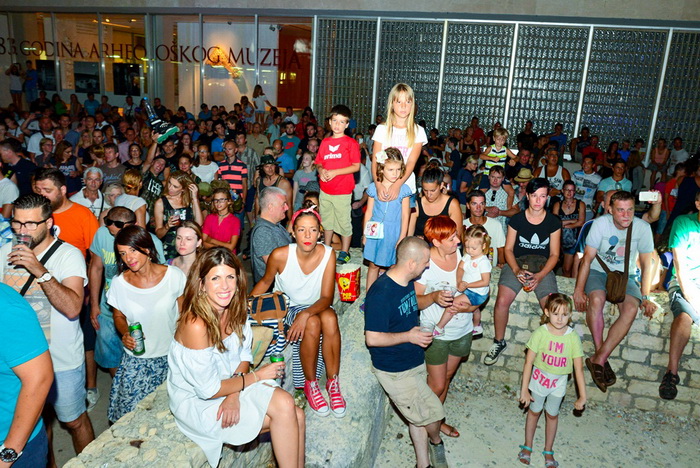 U povodu 4. rođendana Boutique hostela Forum, “najpristojniji mogući” riječki Let 3 održao je fenomenalan koncert na antičkom Forumu