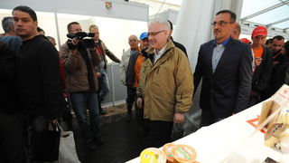 Biograd,130912.
Otvorenje 59. svjetskog prvenstva u oranju koje se odrzava u Jankolovici pokraj Biograda od 13.-15.09.2012.
Na fotografiji: ministar Jakovina i predsjednik Josipovic u obilasku standova.
Foto: Luka Gerlanc / CROPIX Biograd,130912.
Otvorenje 59. svjetskog prvenstva u oranju koje se odrzava u Jankolovici pokraj Biograda od 13.-15.09.2012.
Na fotografiji: ministar Jakovina i predsjednik Josipovic u obilasku standova.
Foto: Luka Gerlanc / CROPIX