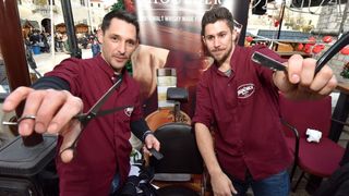 U sklopu Adventa u Zadru otvorena humanitarna brijačnica koja je nudila besplatno brijanje U sklopu Adventa u Zadru otvorena humanitarna brijačnica koja je nudila besplatno brijanje