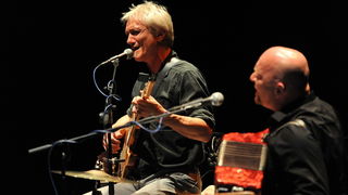 Zadar, 100513
Veceras je u Hrvatskom narodnom kazalistu nastupio Darko Rundek sa svojim bendom Cargo triom.
Foto: Luka Gerlanc / CROPIX Zadar, 100513
Veceras je u Hrvatskom narodnom kazalistu nastupio Darko Rundek sa svojim bendom Cargo triom.
Foto: Luka Gerlanc / CROPIX