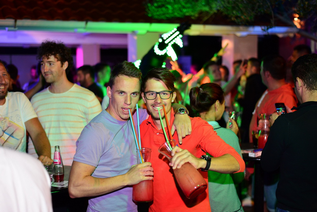 Nostromo & Vagabundo Vir: DJ Djuka i Led robot Nostromo & Vagabundo Vir: DJ Djuka i Led robot