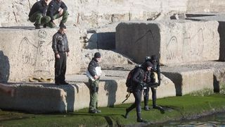 Specijalna policija Ajkule u podrucju ispred lansirne stanice tvornice Torpedo izvukla je s morskog dna jos jedan primjerak torpeda. I ovaj ce primjerak preuzeti Muzej grada Rijeke i uvrstiti ga u svoju Zbirku. Photo: Nel Pavletic/PIXSELL Specijalna policija Ajkule u podrucju ispred lansirne stanice tvornice Torpedo izvukla je s morskog dna jos jedan primjerak torpeda. I ovaj ce primjerak preuzeti Muzej grada Rijeke i uvrstiti ga u svoju Zbirku. Photo: Nel Pavletic/PIXSELL