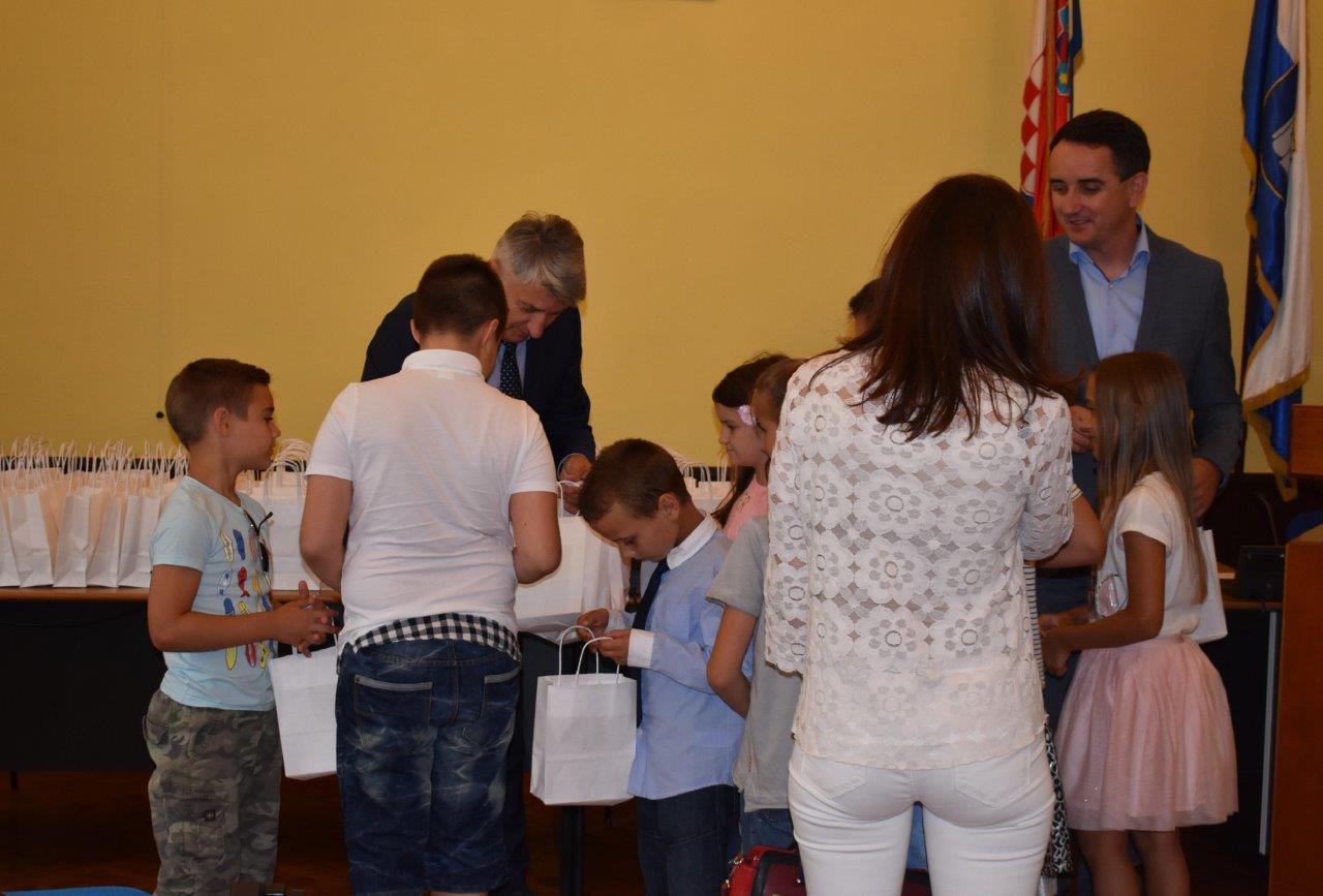 Prijem za nagrađivane učenike osnovnih i srednjh škola