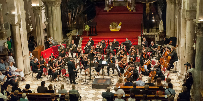 55. Glazbene večeri u Sv. Donatu: Koncert Zadarskog komornog orkestra i Romana Simovića, foto: Željko Karavida 55. Glazbene večeri u Sv. Donatu: Koncert Zadarskog komornog orkestra i Romana Simovića, foto: Željko Karavida