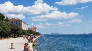 Đir uz more 19. srpnja 2016. – Uvala Draženica, kupalište Jadran, Moprske orgulje i Pozdrav suncu, zadarska riva… Foto: Mladen Malik Đir uz more 19. srpnja 2016. – Uvala Draženica, kupalište Jadran, Moprske orgulje i Pozdrav suncu, zadarska riva… Foto: Mladen Malik