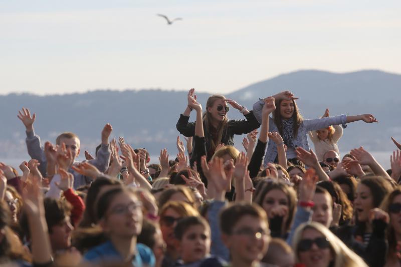 Pozdrav suncu: Snimanje spota uz “Happy” Pharrella Williamsa, Foto: Filip Brala/PIXSELL Pozdrav suncu: Snimanje spota uz “Happy” Pharrella Williamsa, Foto: Filip Brala/PIXSELL