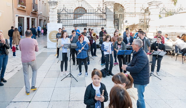 Jer glazba pokreće: Gradska glazba i puhači GB škole Bersa na Narodnom trgu