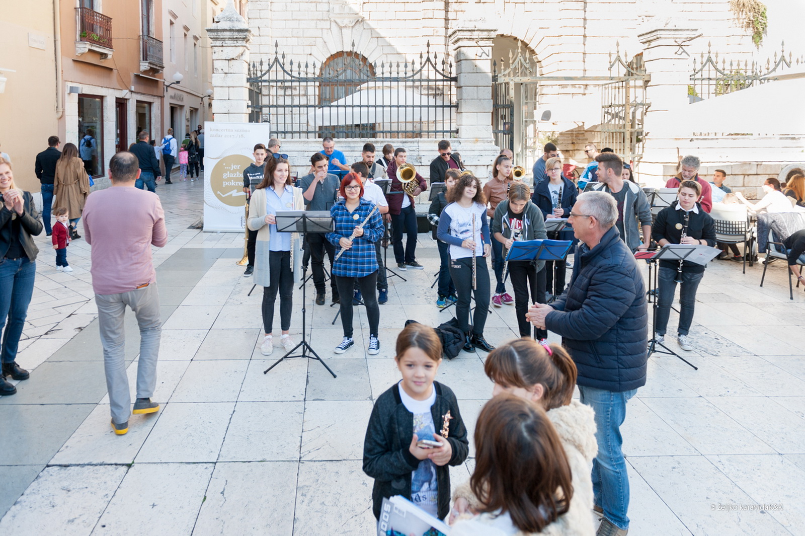 Jer glazba pokreće: Gradska glazba i puhači GB škole Bersa na Narodnom trgu Jer glazba pokreće: Gradska glazba i puhači GB škole Bersa na Narodnom trgu