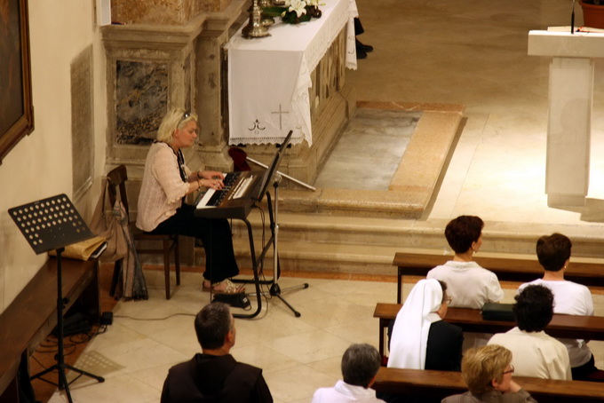 Sv. Frane: Predstavljanje CD-a zbora bogoslova Franjevačke provincije Sv. Frane: Predstavljanje CD-a zbora bogoslova Franjevačke provincije