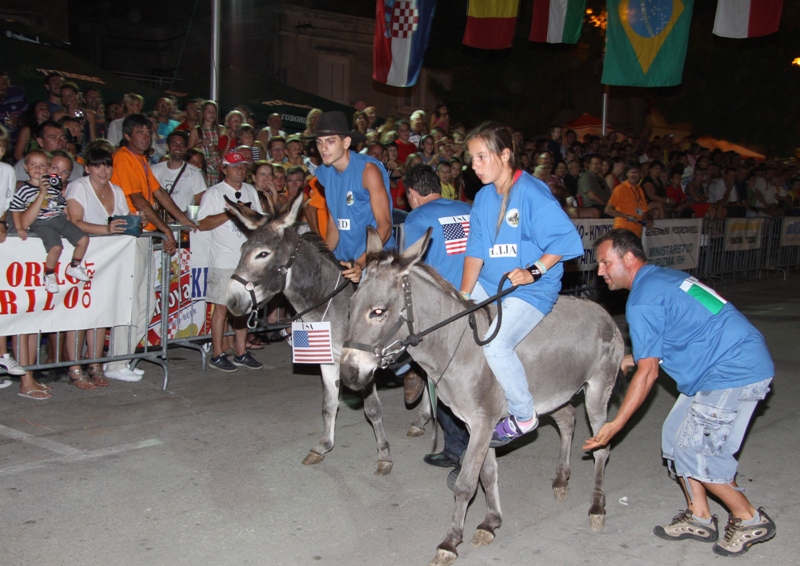 Tisno: 6. Međunarona “Trka tovarov”, Foto: Edin Kadić Tisno: 6. Međunarona “Trka tovarov”, Foto: Edin Kadić