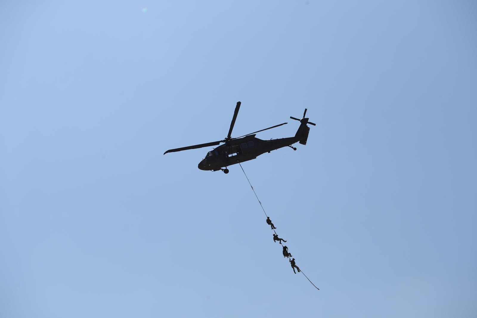 Preleti Rafalea i Krila oluje na obilježavanju 29. obljetnice VRO Oluja @ Knin Preleti Rafalea i Krila oluje na obilježavanju 29. obljetnice VRO Oluja @ Knin