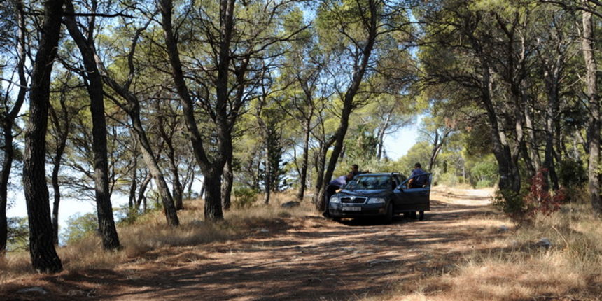 Split, 260812.
Lokalitet na Marjanu kojeg cuva policija zbog ocevida koji je jos uvijek u tijeku nakon sto je pronadjeno tijelo nesretne Meksikanke Selen Macedo. Selen je nestala u srijedu na Marjanu nakon setnje s bratom od kojega se razdvojila i nakon c Split, 260812.
Lokalitet na Marjanu kojeg cuva policija zbog ocevida koji je jos uvijek u tijeku nakon sto je pronadjeno tijelo nesretne Meksikanke Selen Macedo. Selen je nestala u srijedu na Marjanu nakon setnje s bratom od kojega se razdvojila i nakon c