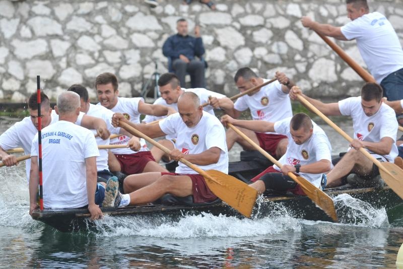 Opuzen: Utrke veslača za startne pozicije za 19. maraton lađa na Neretvi. Photo: Damir Špehar/PIXSELL