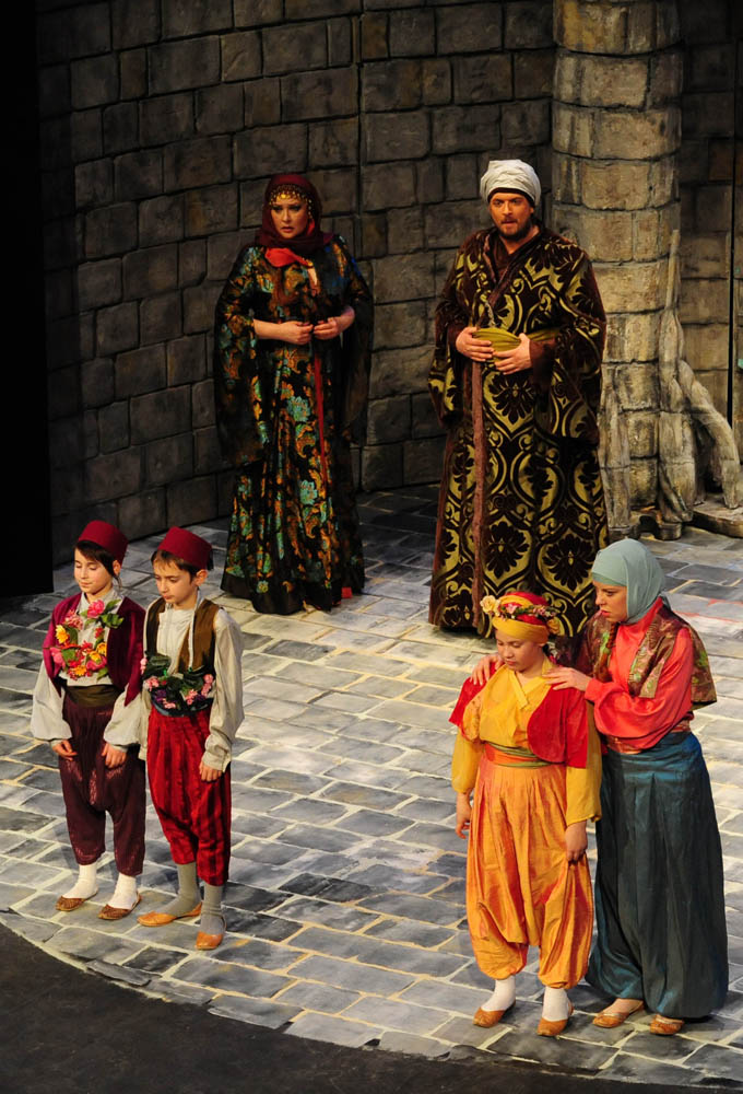 Zadar, 23.02.2012. snimio: Nenad Marčev
Gradsko kazalište Marina Držića Dubrovnik
Milan Ogrizović
HASANAGINICA
redatelj: Ivan Leo Lemo
Igraju: Jasna Jukić, Vladimir Posavec, Slavko Juraga, Milka Podrug Kokotović, Izmira Brautović, Lana Helena Hul Zadar, 23.02.2012. snimio: Nenad Marčev
Gradsko kazalište Marina Držića Dubrovnik
Milan Ogrizović
HASANAGINICA
redatelj: Ivan Leo Lemo
Igraju: Jasna Jukić, Vladimir Posavec, Slavko Juraga, Milka Podrug Kokotović, Izmira Brautović, Lana Helena Hul