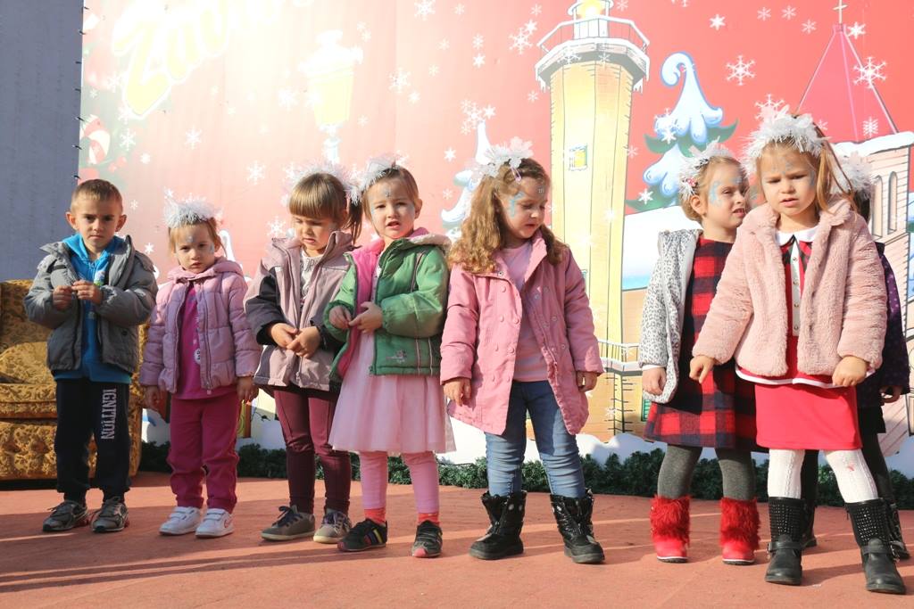 Virska dječica iz vrtića “Smješko” uživala u druženju s Djedom Mrazom Virska dječica iz vrtića “Smješko” uživala u druženju s Djedom Mrazom