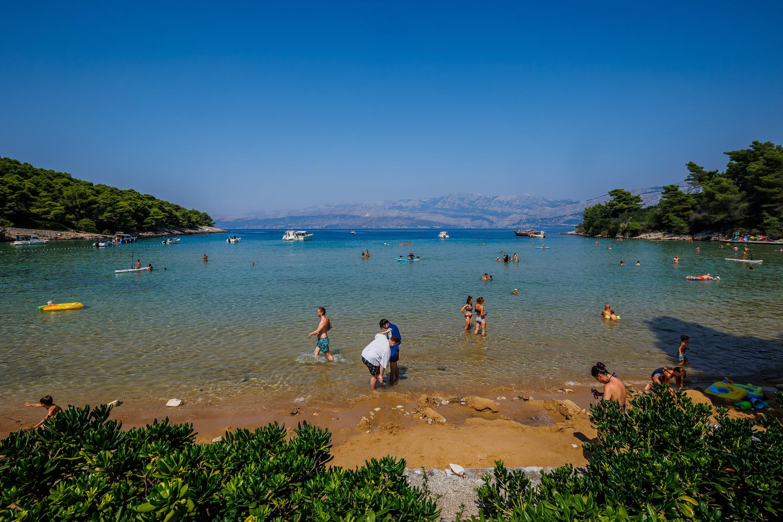 Uvala Lovrečina: Egzotična pješčana oaza na Braču u kojoj su uživali i stari Rimljani Uvala Lovrečina: Egzotična pješčana oaza na Braču u kojoj su uživali i stari Rimljani