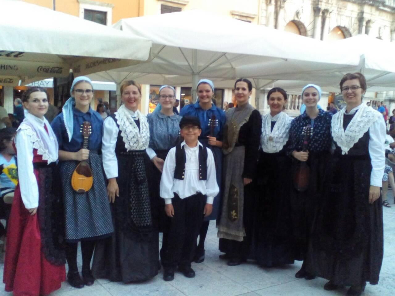 KUD Zadarski Tanac i Iseljena Hrvatska na Narodnom trgu