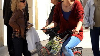 Skitnja gradom by Roberto Lerga