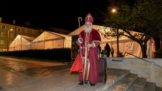 Advent u Zadru: Sveti Nikola razveselio najmlađe Zadrane Advent u Zadru: Sveti Nikola razveselio najmlađe Zadrane