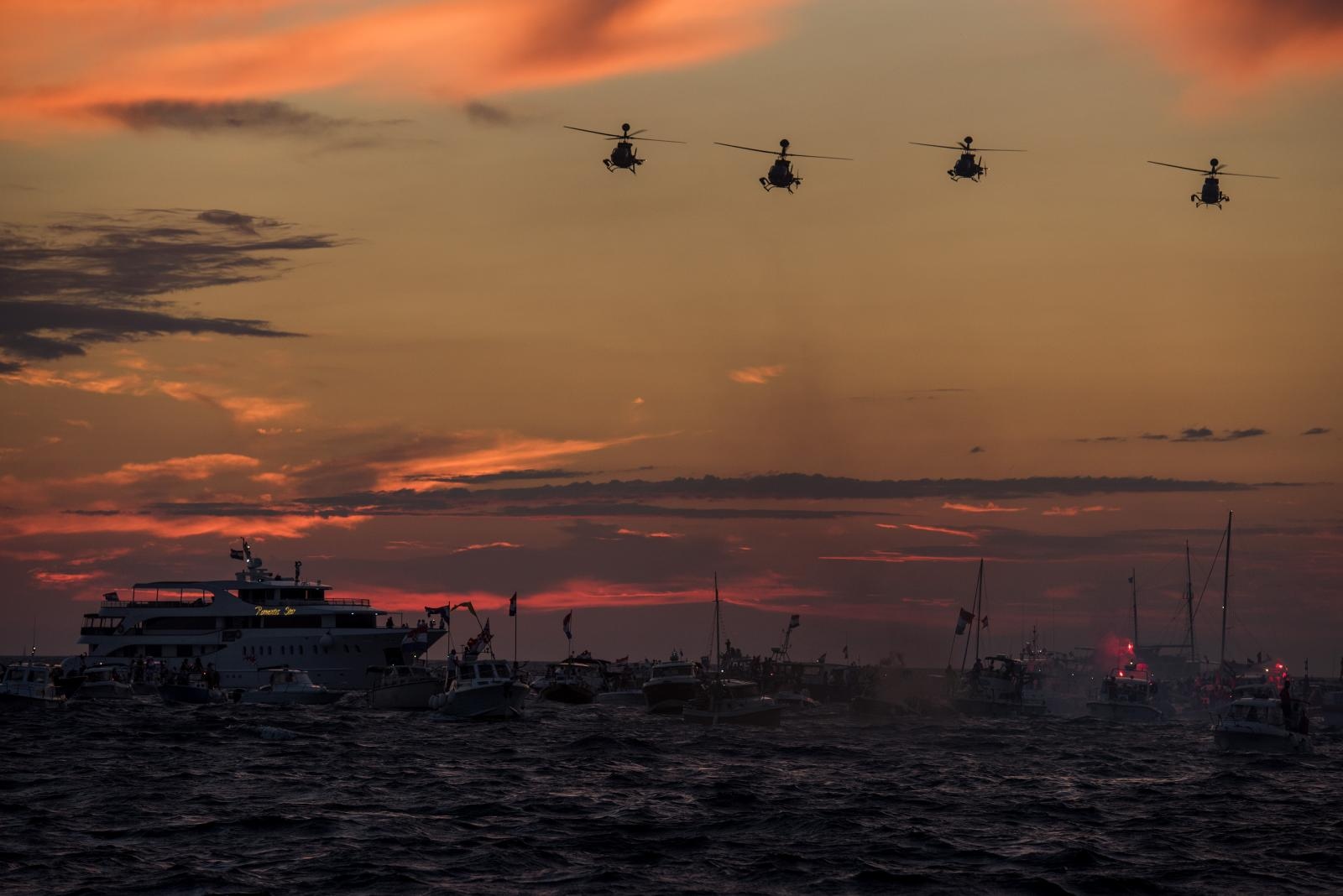 Svečani doček zadarskih Vatrenih: Jedrenjakom Branimir plovili od Gradskog mosta do gata na zadarskoj rivi