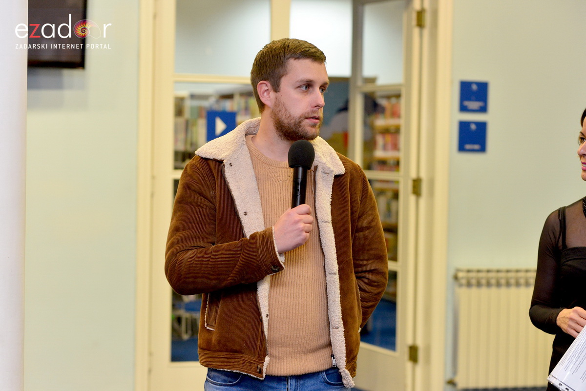 Gradska knjižnica Zadar: Otvorenje izložbe fotografija “Afrika na kvadrat” autora Filipa Brale Gradska knjižnica Zadar: Otvorenje izložbe fotografija “Afrika na kvadrat” autora Filipa Brale