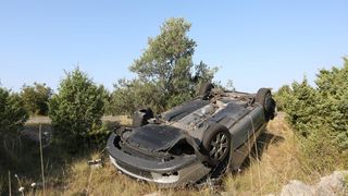 Prosika: Pri slijetanju automobila s kolnika jedna je osoba poginula Prosika: Pri slijetanju automobila s kolnika jedna je osoba poginula