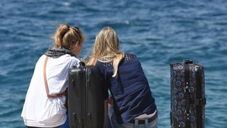 Velik broj turista jutro je proveo u gradu, a dio njih odlucio je plazu zamijeniti rivom. Photo: Dino Stanin/PIXSELL Autor  Dino Stanin/PIXSELL Ključne riječi  gosti, sunce, more, turisti, turizam, kupanje, suncanje, riva