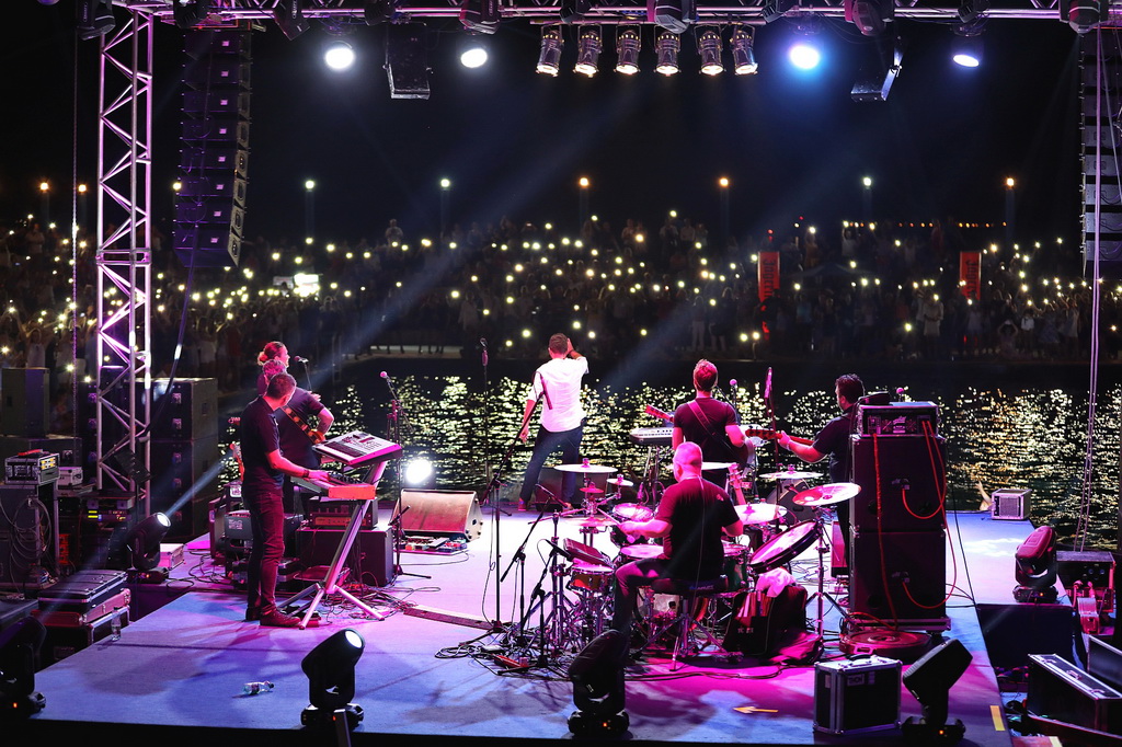 Fenomenalni Petar Grašo raspjevao i rasplesao Biograd Fenomenalni Petar Grašo raspjevao i rasplesao Biograd