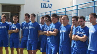 Zadar, 150611.
Danas je odrzan prvi trening nogometasa NK Zadar kao pocetak priprema za novu natjecateljsku sezonu.
Na slici : nogometasi na zagrijavanju
Foto : Vladimir Ivanov / CROPIX