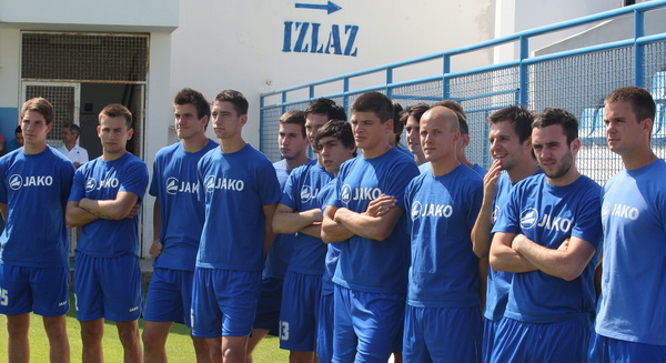 Zadar, 150611.
Danas je odrzan prvi trening nogometasa NK Zadar kao pocetak priprema za novu natjecateljsku sezonu.
Na slici : nogometasi na zagrijavanju
Foto : Vladimir Ivanov / CROPIX