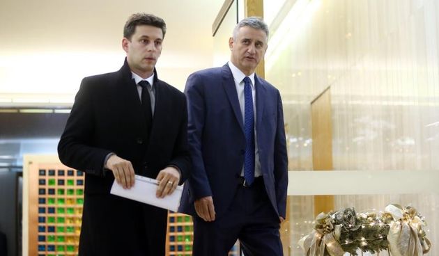 Zagreb – Predsjednik HDZ-a Tomislav Karamarko i celnik Mosta Bozo Petrov dolaze na nastavak cetvrtog kruga konzultacija u Ured predsjednice na Pantovcak. Photo: Slavko Midzor/PIXSELL
