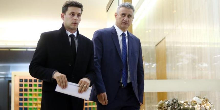 Zagreb – Predsjednik HDZ-a Tomislav Karamarko i celnik Mosta Bozo Petrov dolaze na nastavak cetvrtog kruga konzultacija u Ured predsjednice na Pantovcak. Photo: Slavko Midzor/PIXSELL Zagreb – Predsjednik HDZ-a Tomislav Karamarko i celnik Mosta Bozo Petrov dolaze na nastavak cetvrtog kruga konzultacija u Ured predsjednice na Pantovcak. Photo: Slavko Midzor/PIXSELL