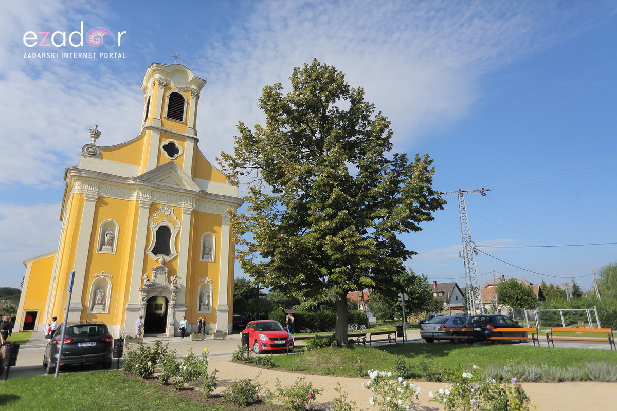Bibinjci gradišćanskim Hrvatima darovali 1.82 metara visok kip sv. Roka Bibinjci gradišćanskim Hrvatima darovali 1.82 metara visok kip sv. Roka
