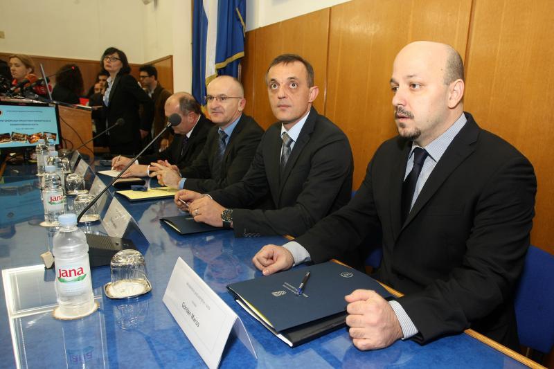 Pod nazivom Ponosno nase na Poljani Sime Budnica prvi put postavljen sajam na kojem su braniteljske udruge predstavile svoje proizvode. Photo: Dino Stanin/PIXSELL Pod nazivom Ponosno nase na Poljani Sime Budnica prvi put postavljen sajam na kojem su braniteljske udruge predstavile svoje proizvode. Photo: Dino Stanin/PIXSELL