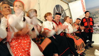 Zadar, 080111.
U Nadinu, selu pokraj Benkovca odrzana je danas
4. Cvitarijada pod nazivom Najbolji cvitarasi od Nina do Knina. Rijec je o natjecanju u kojem je sudjelovalo oko
30-ak samoukih sviraca etno skladbi na usnoj harmonici.
Foto: Andrija Lucic Zadar, 080111.
U Nadinu, selu pokraj Benkovca odrzana je danas
4. Cvitarijada pod nazivom Najbolji cvitarasi od Nina do Knina. Rijec je o natjecanju u kojem je sudjelovalo oko
30-ak samoukih sviraca etno skladbi na usnoj harmonici.
Foto: Andrija Lucic