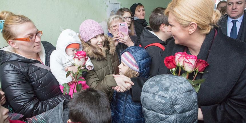 Kolinda Grabar-Kitarović najavila kako će tijekom cijele godine raditi s humanitarnim udrugama i volonterima Kolinda Grabar-Kitarović najavila kako će tijekom cijele godine raditi s humanitarnim udrugama i volonterima