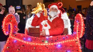 Novalja: Manifestacija “Naš otok pjeva pleše i svira”