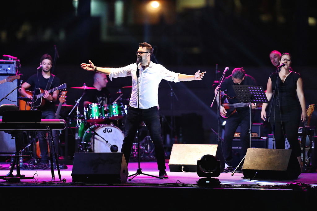 Fenomenalni Petar Grašo raspjevao i rasplesao Biograd Fenomenalni Petar Grašo raspjevao i rasplesao Biograd