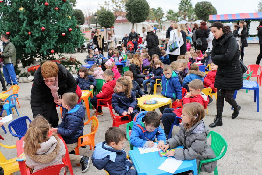 Sveti Nikola darivao mališane na Viru, Krampus bez posla Sveti Nikola darivao mališane na Viru, Krampus bez posla