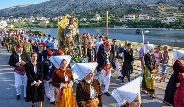 Blagdan Velike Gospe svečanom procesijom proslavljen u Pagu